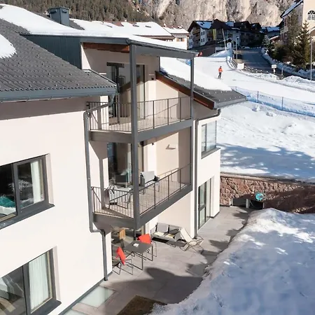 Отель David Dolomites Сельва-ди-Валь-Гардена